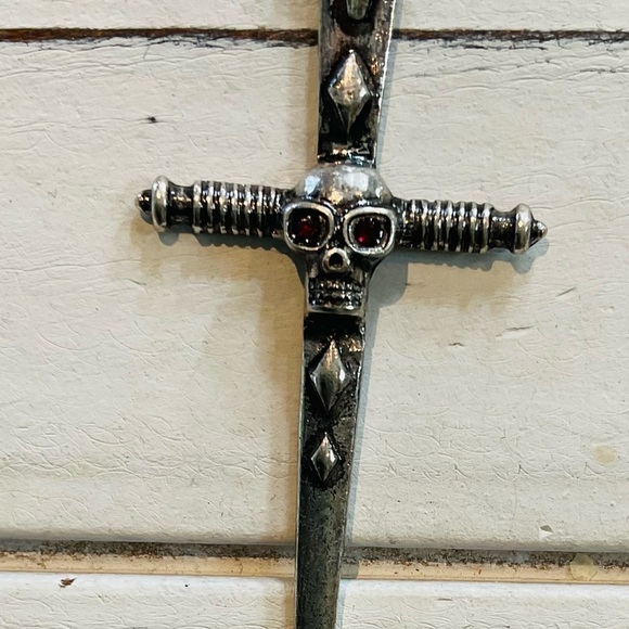 Unisex Silver Tone Goth Punk Skull & Dagger Dangle Earring - Picture 4 of 7